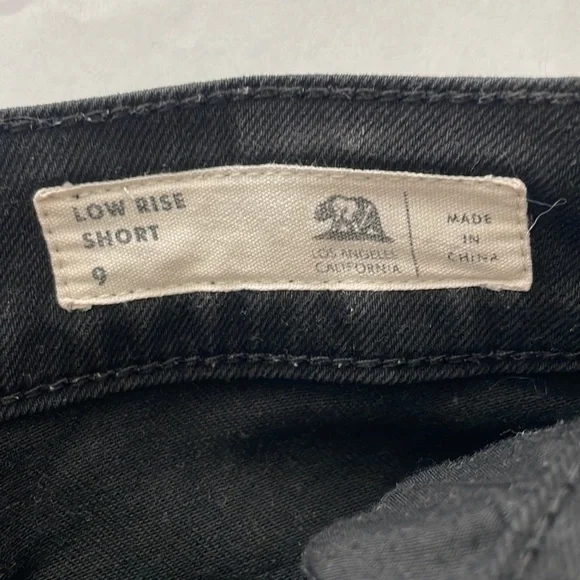 Bullhead Women’s Black Denim Cuffed Low Rise Shorts - Size 9 - Picture 5 of 7